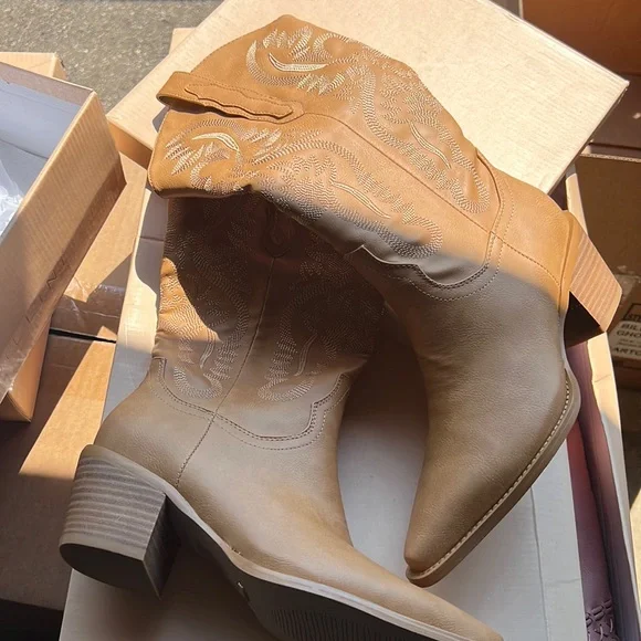 Billini Danilo Western Boots in Camel Brown - Picture 3 of 10